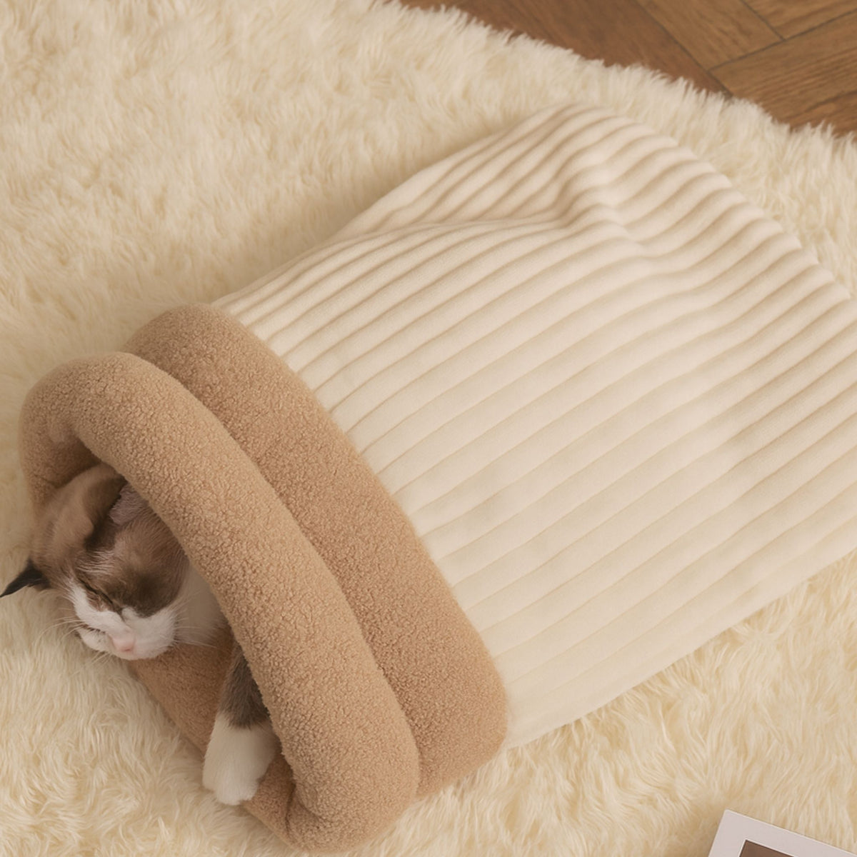 CozyCat™ Sleeping Bag – The Ultimate Snuggle Spot for Your Feline Frien