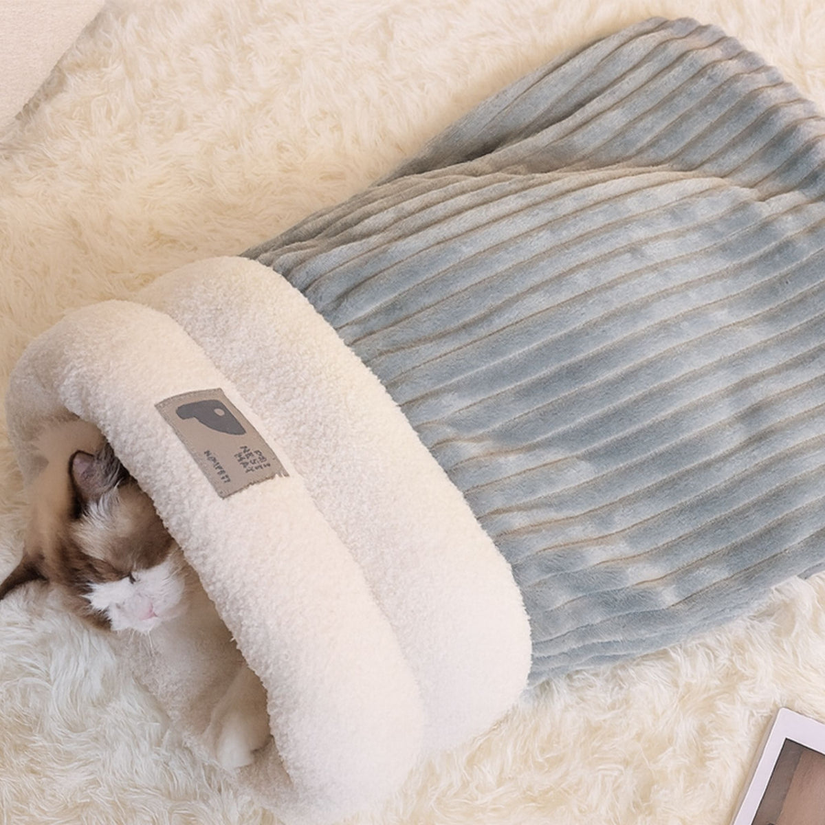 CozyCat™ Sleeping Bag – The Ultimate Snuggle Spot for Your Feline Frien
